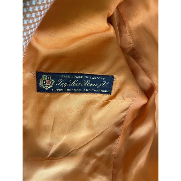 LORO PIANA is a chic single-breasted blazer made of wool and cashmere. - Picture 16 of 16